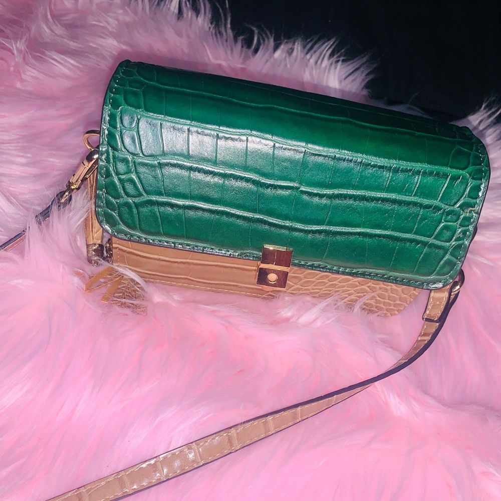 Cute Shoulder bag 🌟⭐️ - Picture 2 of 9